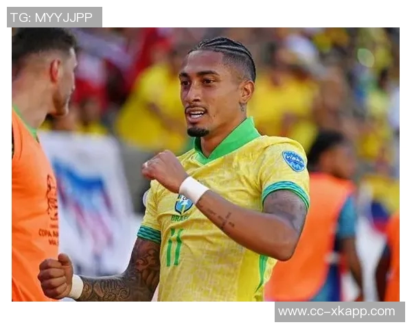 拉菲尼亚缺席对阵赫罗纳比赛训练场离开引发关注